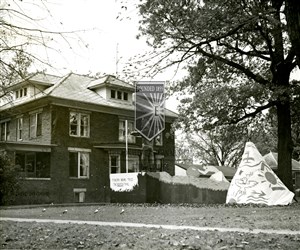 Image description is not available for 1955.083